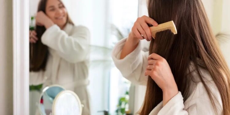 Rambut Sulit Disisir? Ini 5 Penyebab Umumnya yang Perlu Kamu Tahu!